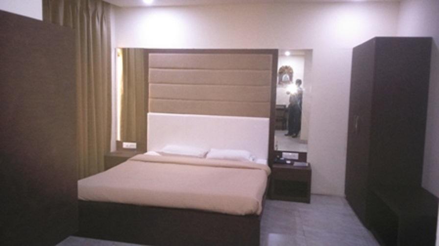 Veena Regency Hotel Chas Exterior photo