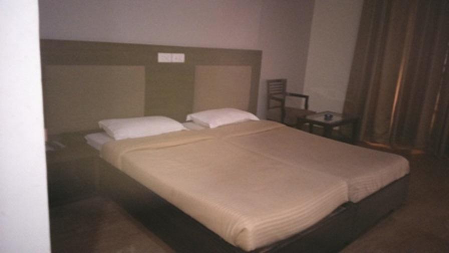 Veena Regency Hotel Chas Exterior photo