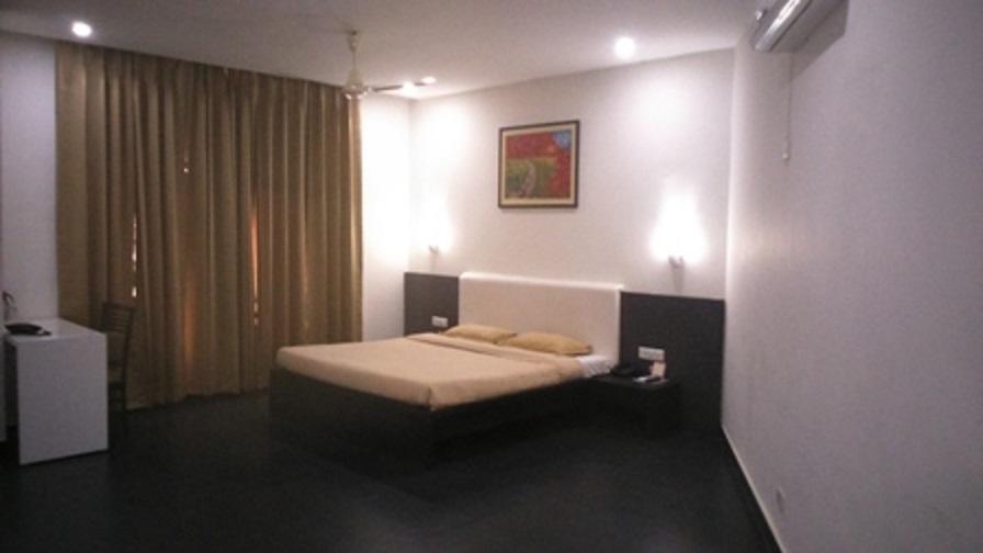Veena Regency Hotel Chas Exterior photo
